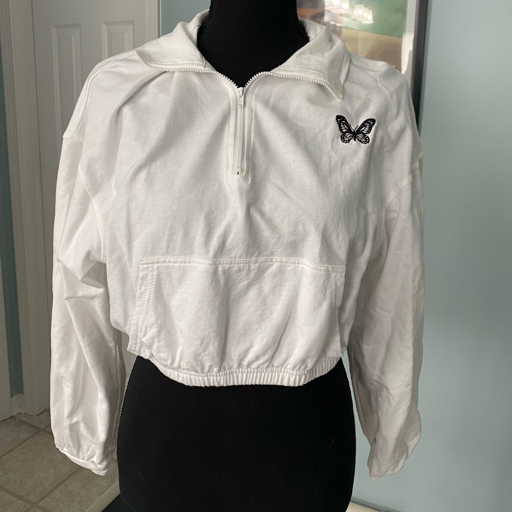 Cropped butterfly pull over